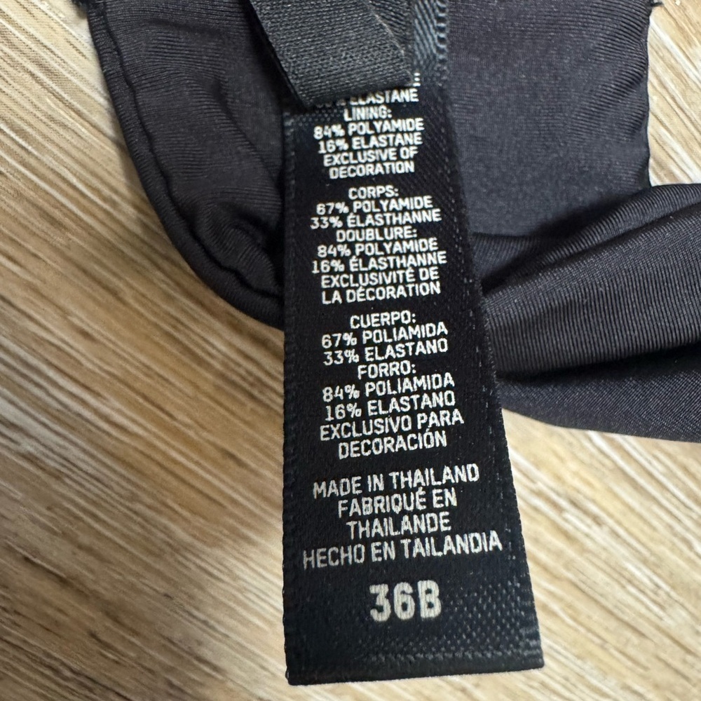 SKIMS — NO SHOW MOLDED UNLINED BALCONETTE BRA - Picture 4 of 10